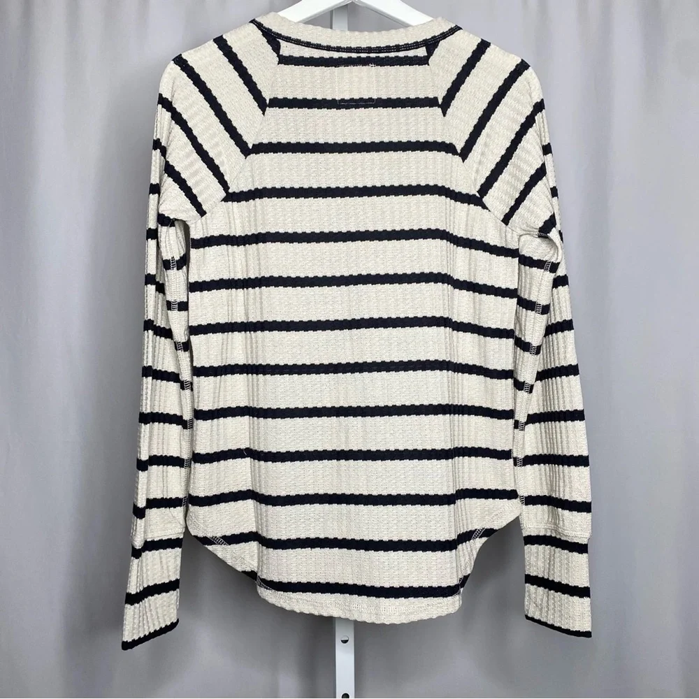 Chaser Striped Thermal V-Neck Henley Top — M
